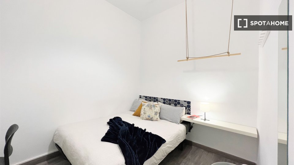 Double room Madrid, 6 beds, 100m² — photo 12