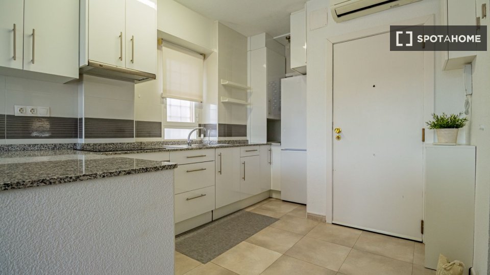 Apartment Alicante, 1 bed, 58m² — photo 3