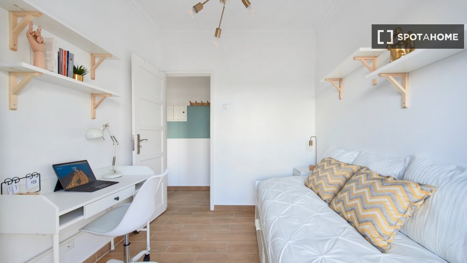 Double room Lisbon, 4 beds — photo 32