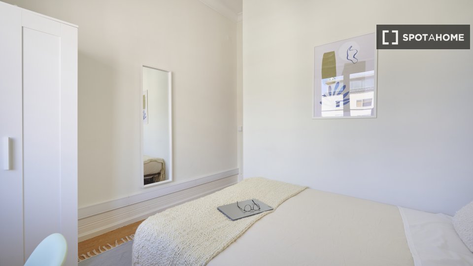 Double room Lisbon, 6 beds — photo 19