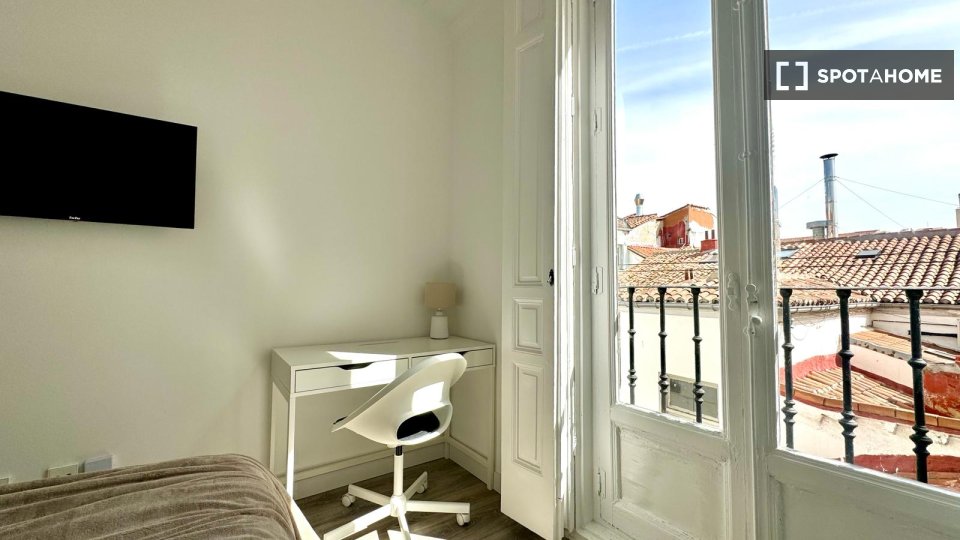 Double room Madrid, 5 beds — photo 10