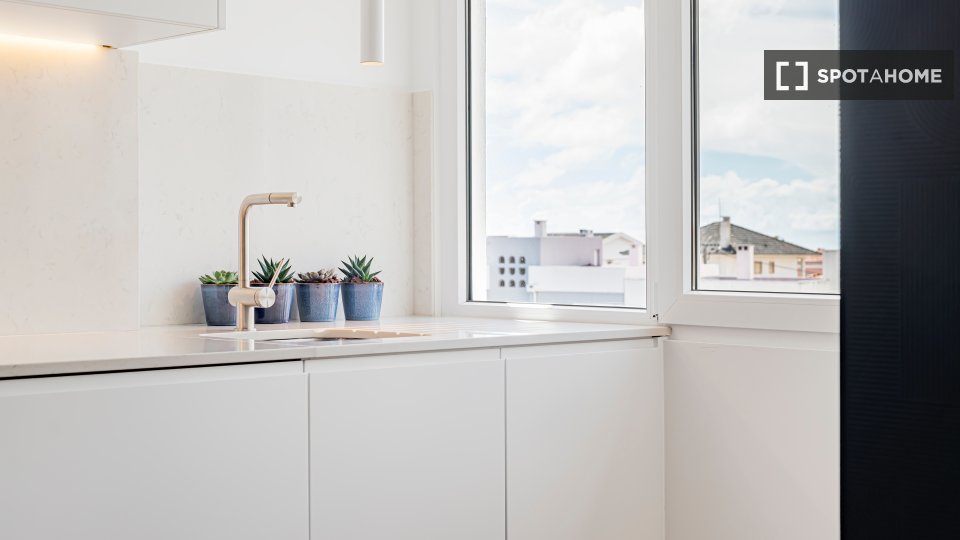 Apartment Lisbon, 2 beds, 74m² — photo 15