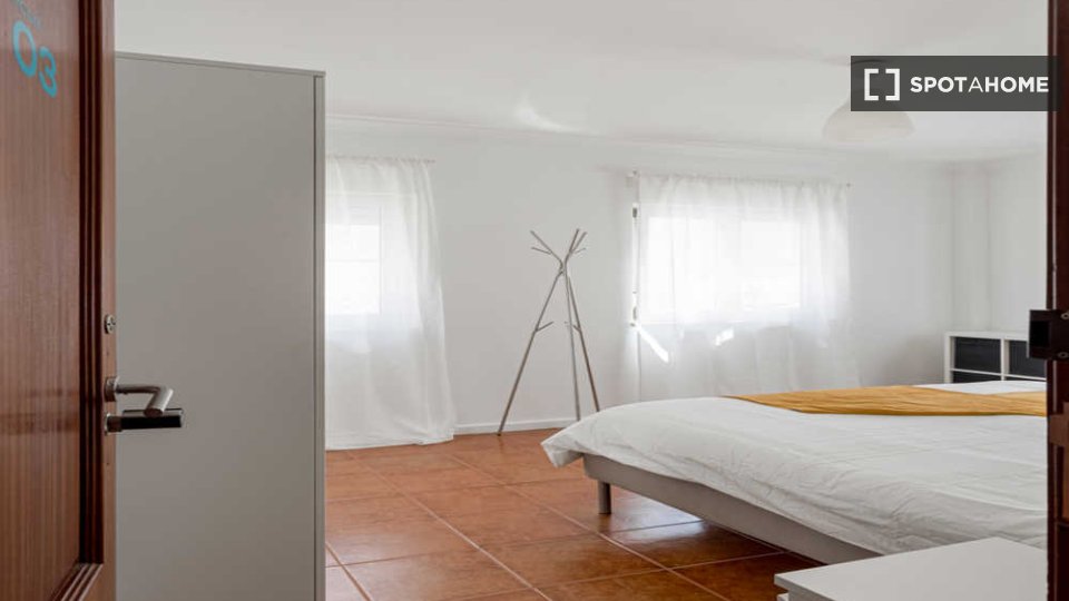 Double room Lisbon, 5 beds — photo 32