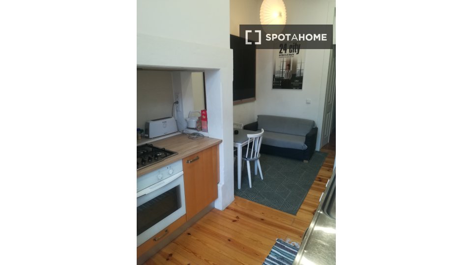 Double room Lisbon, 3 beds — photo 9