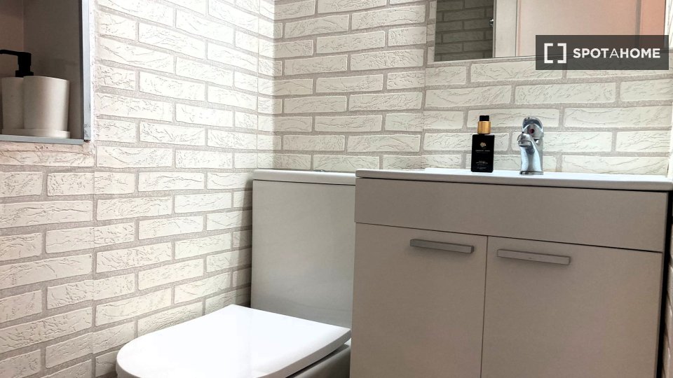 Double room Madrid, 5 beds, 140m² — photo 26