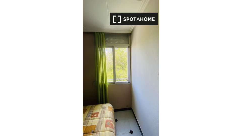 Double room Valencia, 3 beds, 90m² — photo 12