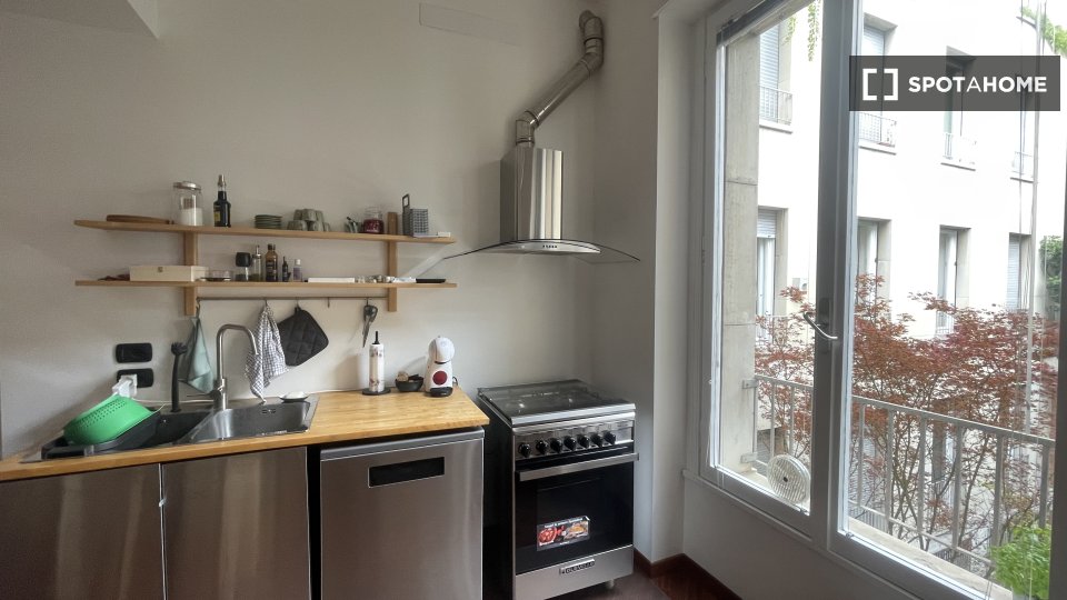 Double room Milan, 3 beds, 80m² — photo 9