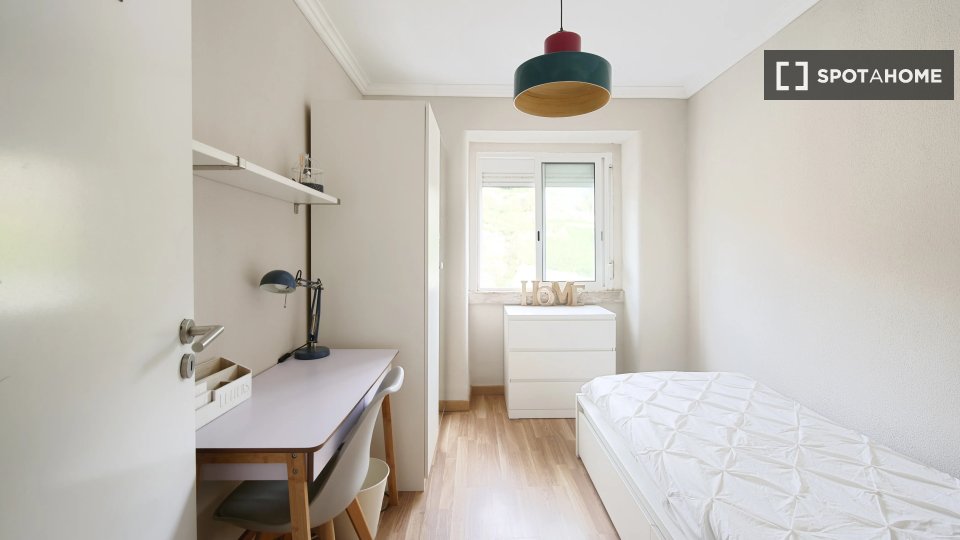 Double room Lisbon, 4 beds — photo 16