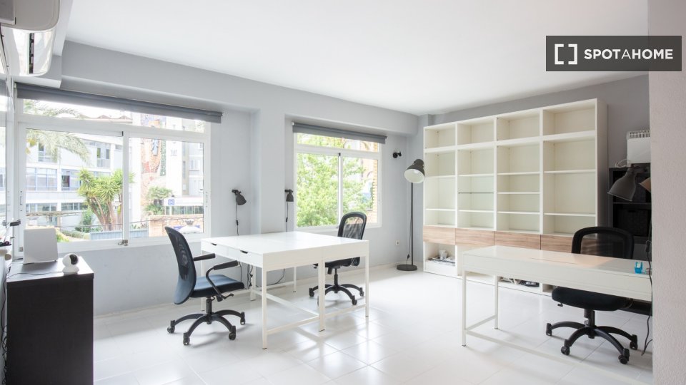 Double room Valencia, 3 beds, 90m² — photo 11