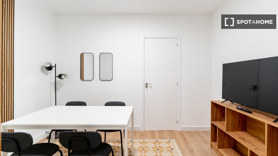 Double room Madrid, 5 beds — photo 4