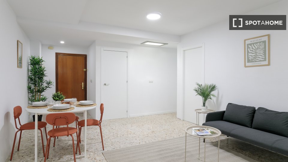Double room Alicante, 4 beds, 100m² — photo 2