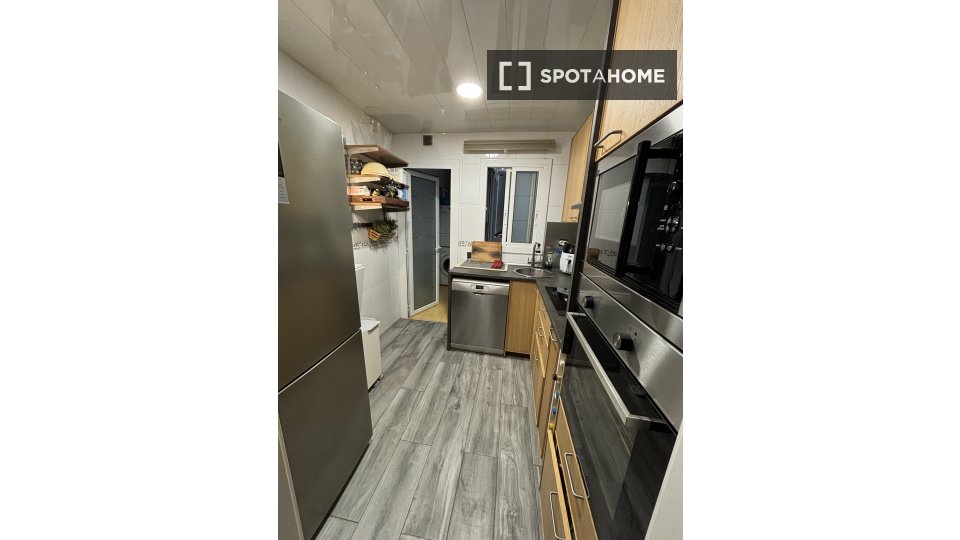 Double room Barcelona, 3 beds, 85m² — photo 5