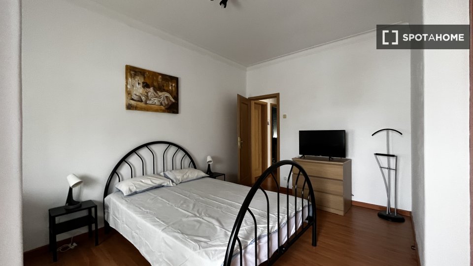 Double room Lisbon, 2 beds, 20m² — photo 9