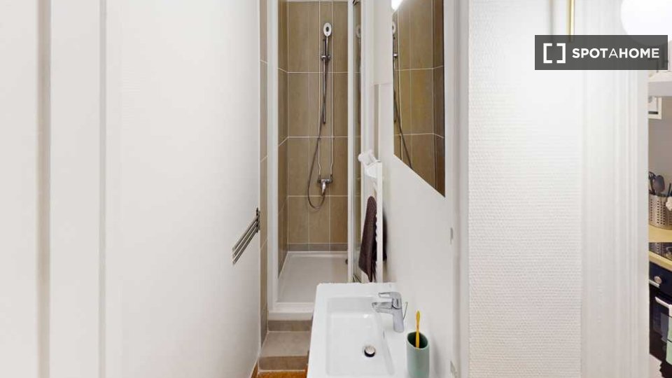 Double room Paris, 3 beds, 50m² — photo 6
