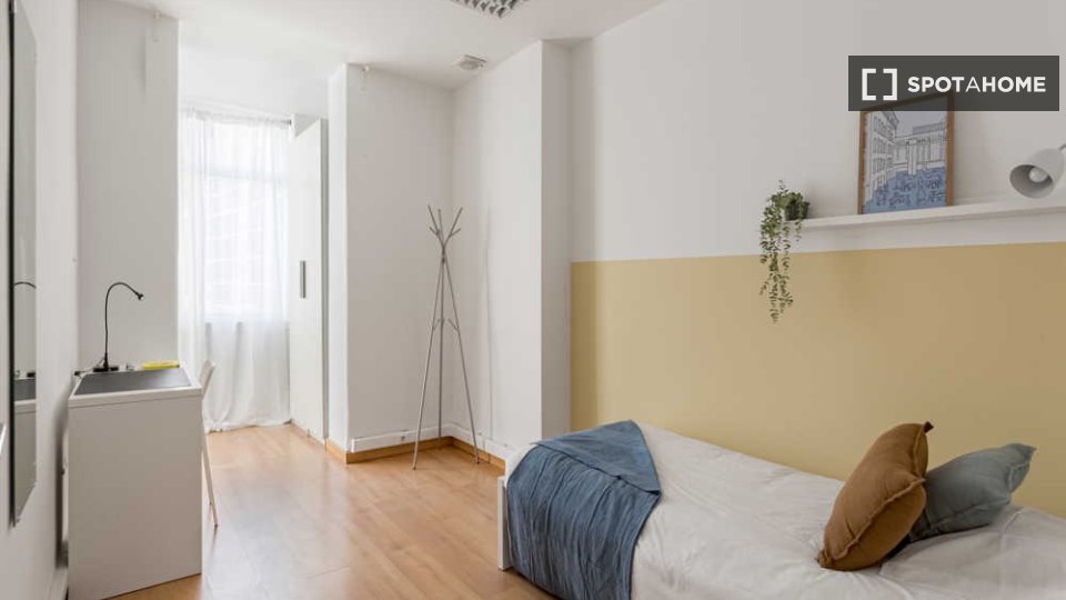 Double room Lisbon, 13 beds — photo 51