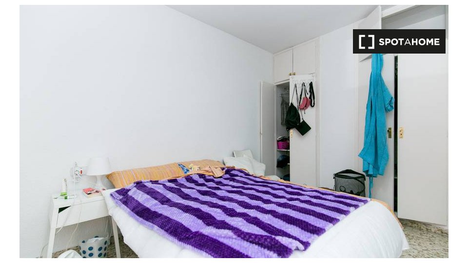 Double room Granada, 5 beds, 120m² — photo 2