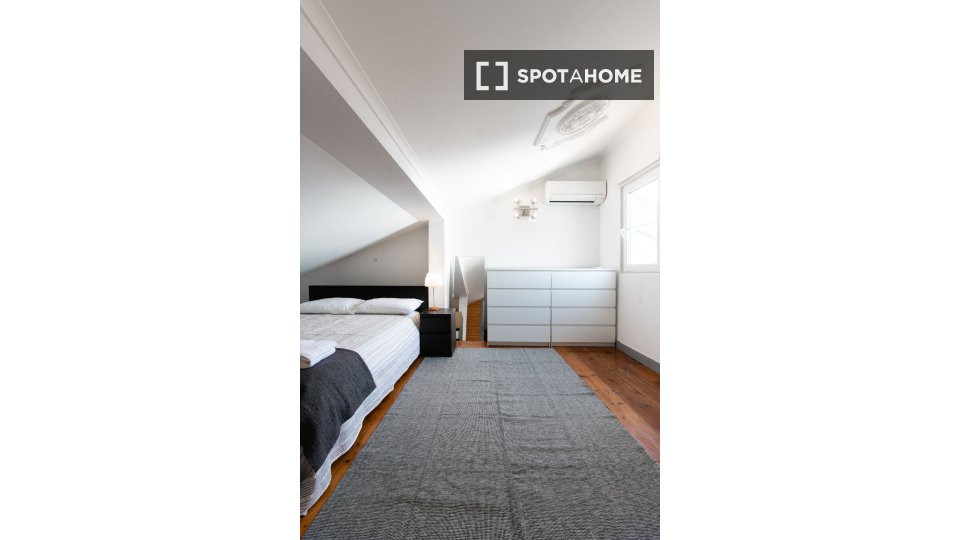 Apartment Lisbon, 2 beds, 55m² — photo 3