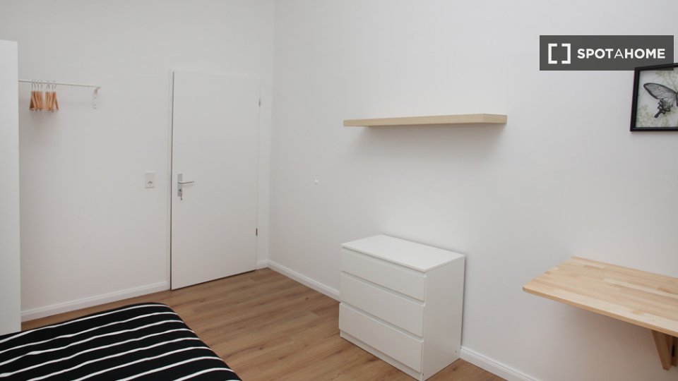 Double room Berlin, 5 beds, 101m² — photo 8