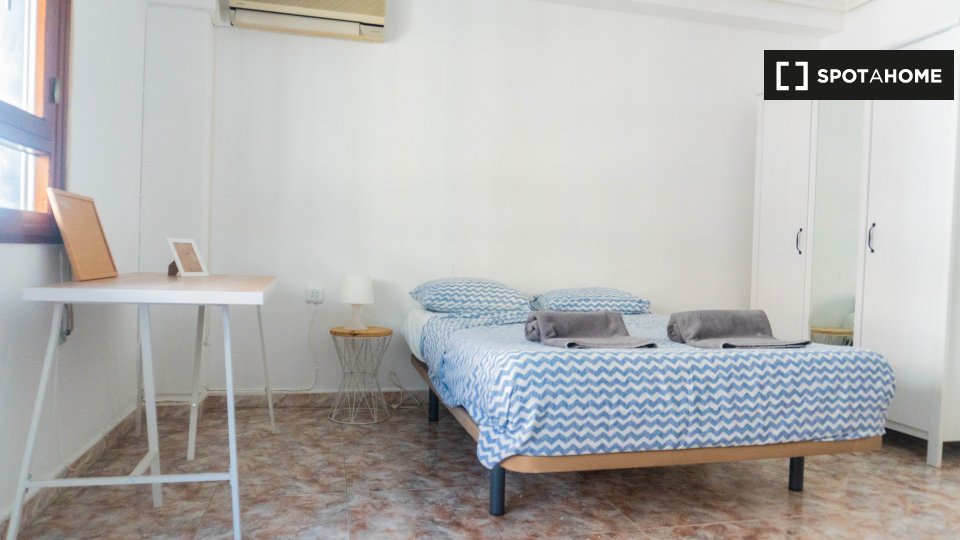 Double room Valencia, 7 beds, 200m² — photo 3