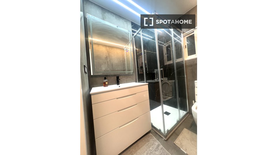 Apartment Barcelona, 3 beds, 60m² — photo 10
