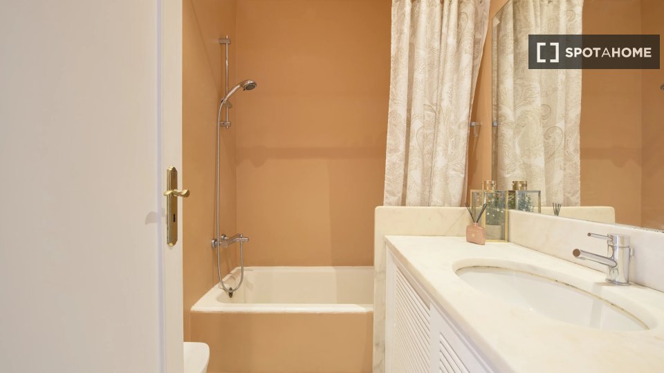 Double room Lisbon, 7 beds — photo 10