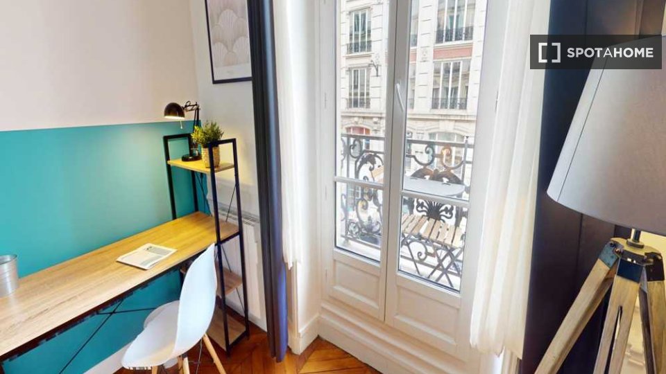 Double room Paris, 5 beds, 120m² — photo 3