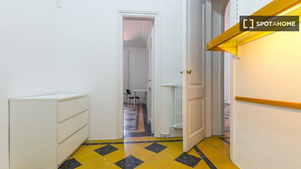 Double room Barcelona, 8 beds, 175m² — photo 12