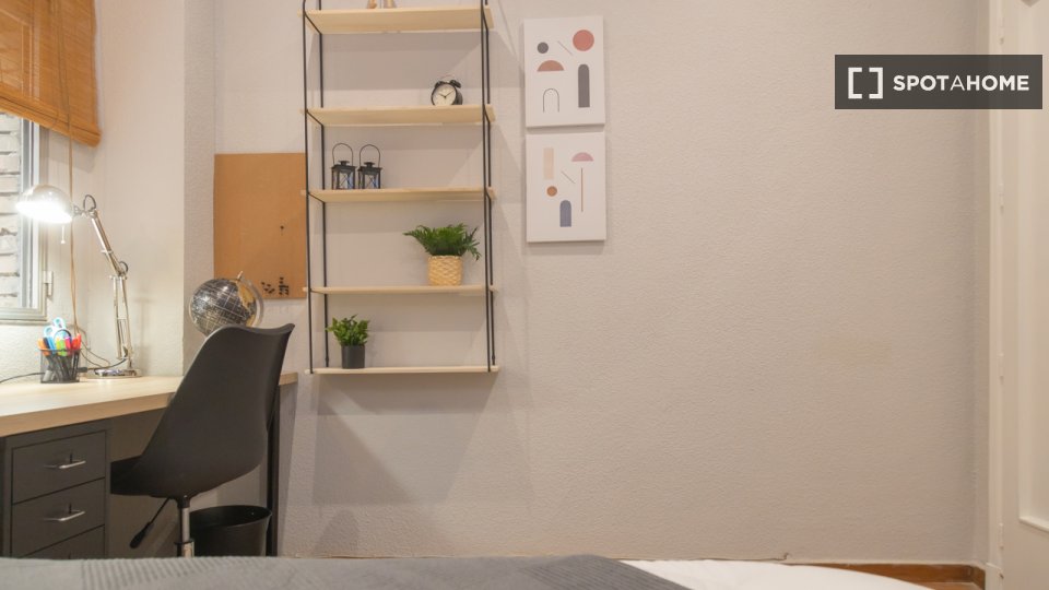 Double room Madrid, 4 beds — photo 12