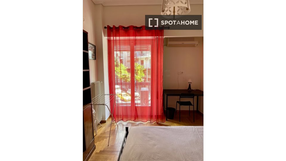 Double room Athens, 5 beds — photo 14
