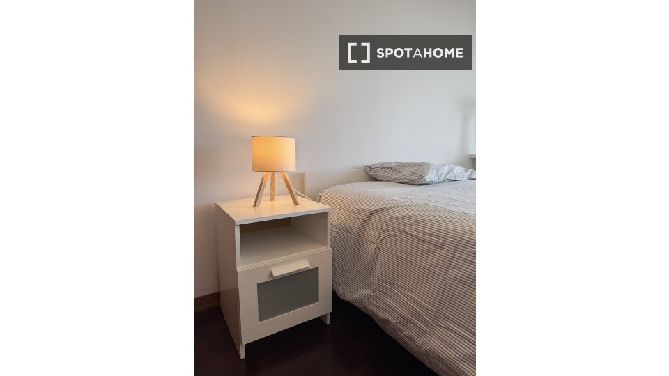 Double room Lisbon, 4 beds, 124m² — photo 12
