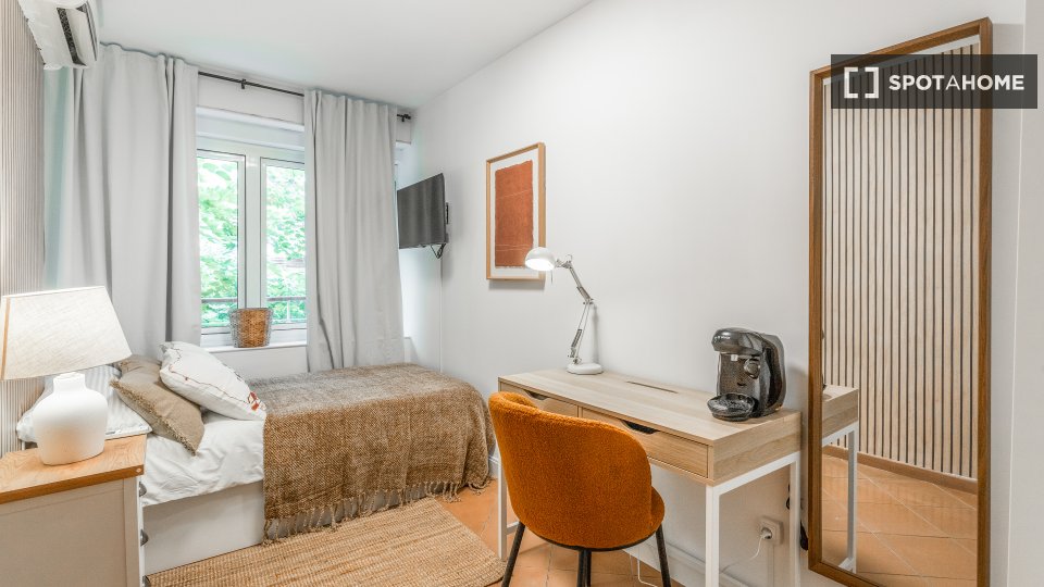 Double room Alicante, 8 beds, 200m² — photo 2