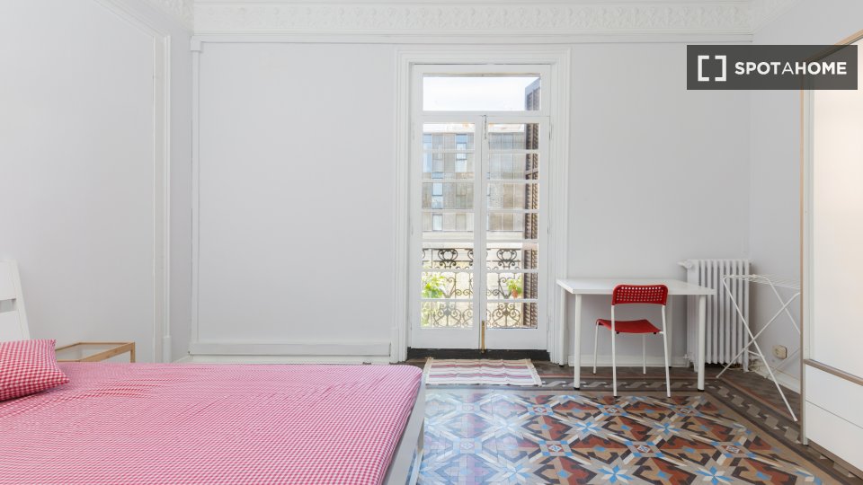 Double room Barcelona, 9 beds, 175m² — photo 2
