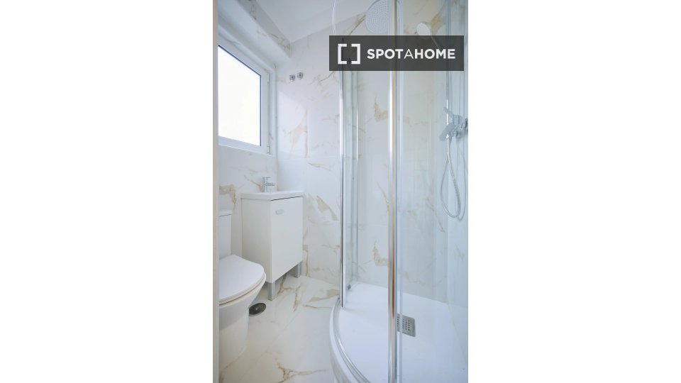 Double room Lisbon, 6 beds — photo 14