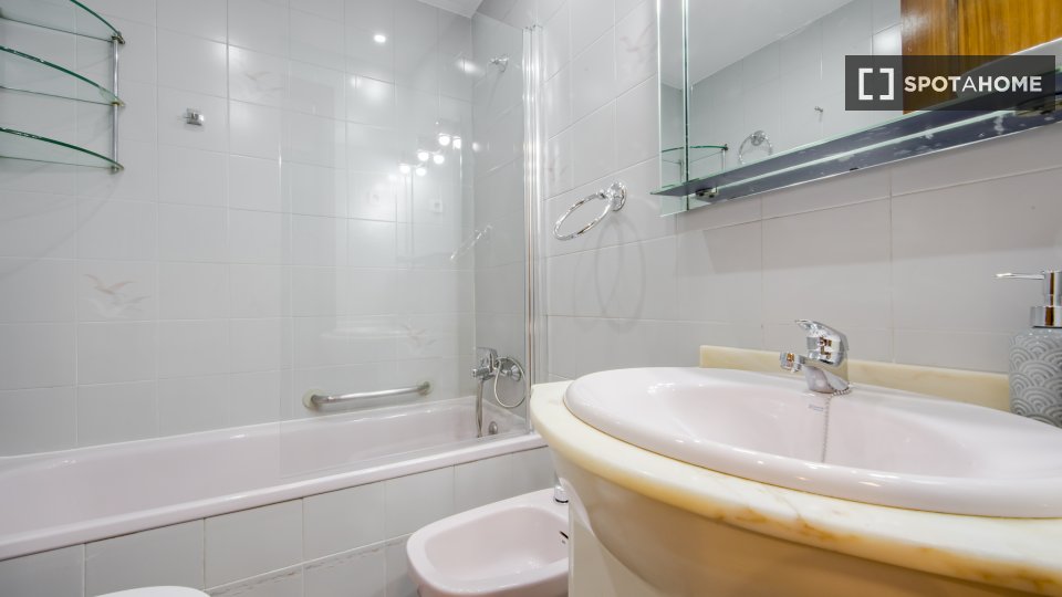 Double room Madrid, 7 beds — photo 18