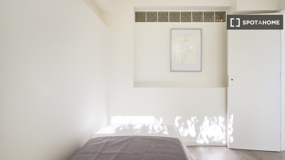 Double room Lisbon, 4 beds — photo 9