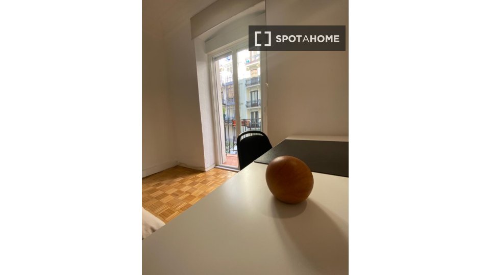 Double room Madrid, 5 beds — photo 17