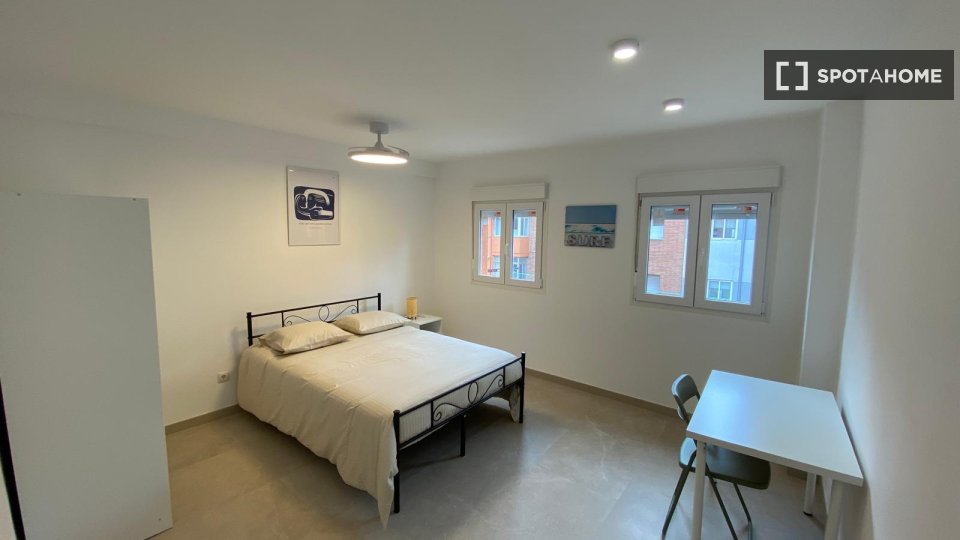 Double room Madrid, 3 beds — photo 17