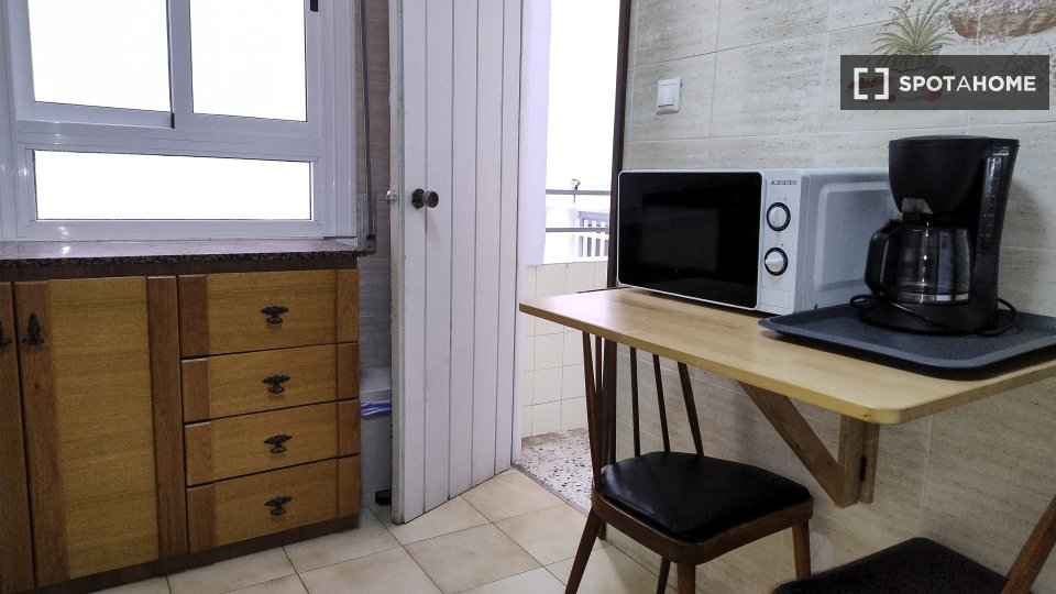 Apartment Alicante, 4 beds, 100m² — photo 18