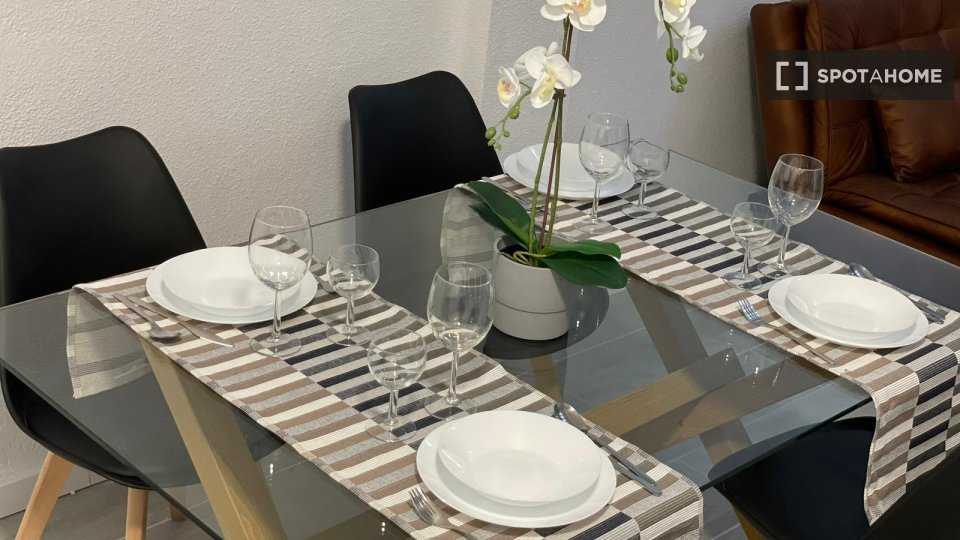 Apartment Malaga, 4 beds, 70m² — photo 14