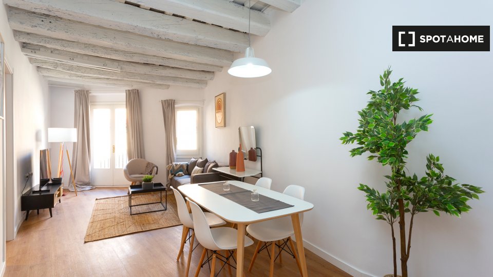 Apartment Barcelona, 2 beds, 70m² — photo 1