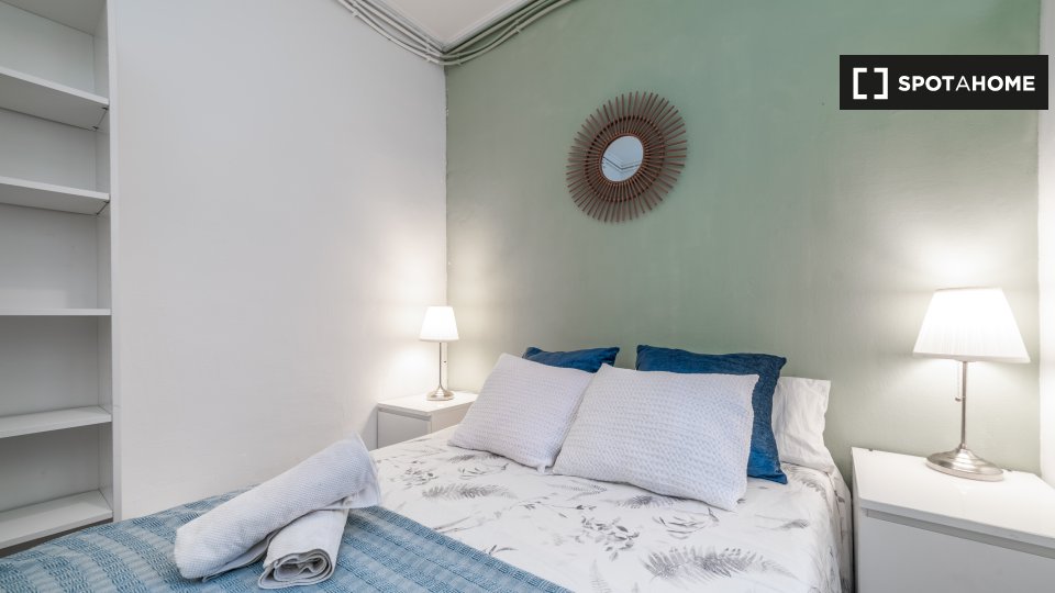 Double room Barcelona, 13 beds, 280m² — photo 6