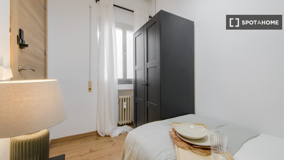 Double room Madrid, 6 beds — photo 1