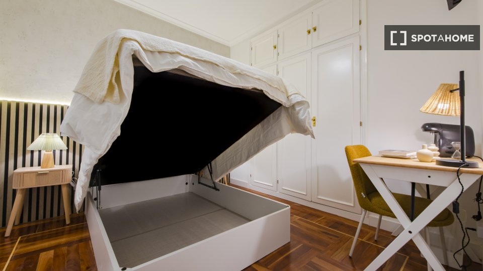 Double room Madrid, 6 beds, 117m² — photo 4