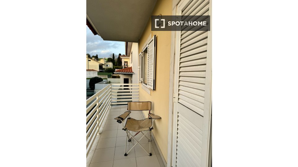 Double room Lisbon, 2 beds, 16m² — photo 8