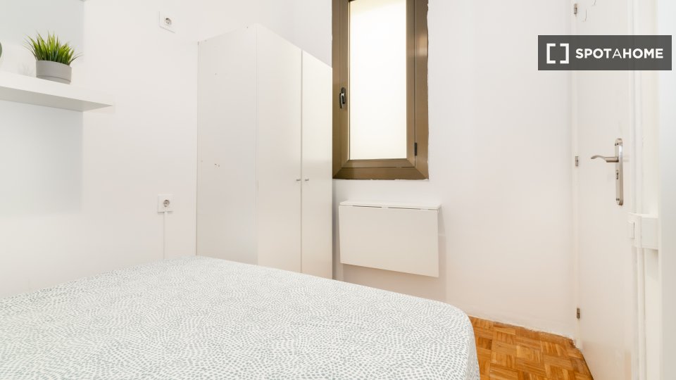 Double room Barcelona, 19 beds, 320m² — photo 4
