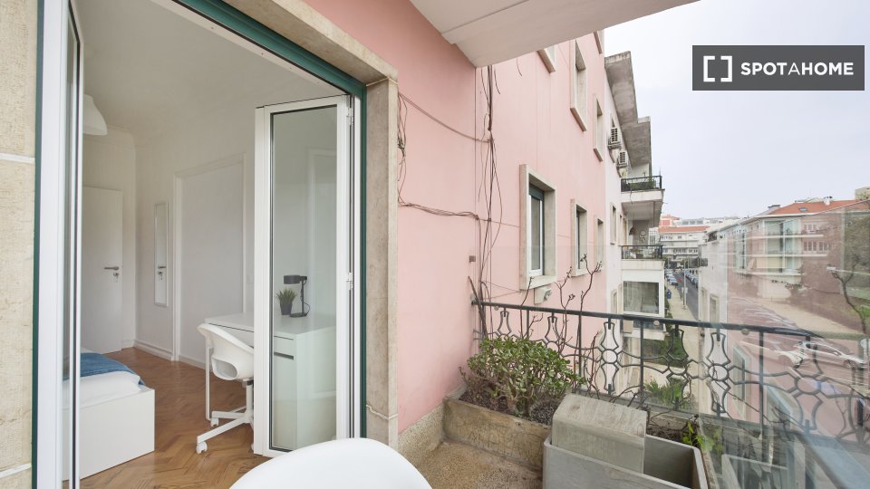 Double room Lisbon, 9 beds — photo 24