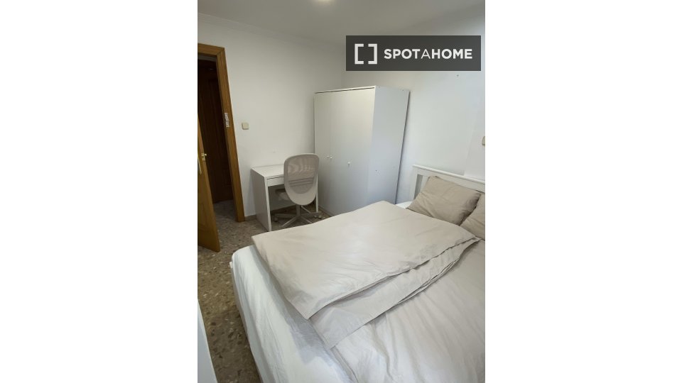 Double room Valencia, 3 beds, 80m² — photo 8