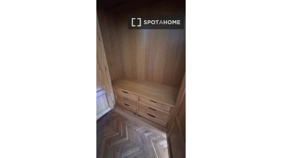 Double room Valencia, 5 beds, 240m² — photo 9