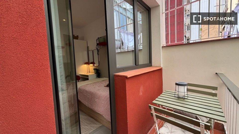 Double room Barcelona, 4 beds, 90m² — photo 10