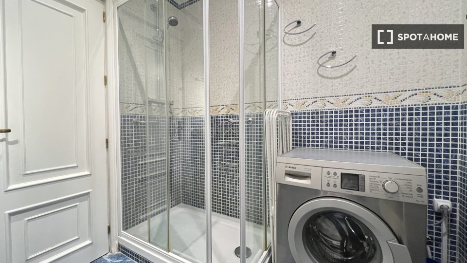 Double room Madrid, 6 beds — photo 16